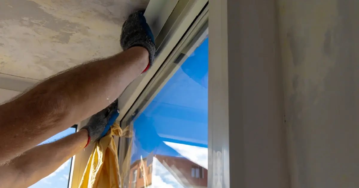 installing-window-in-house