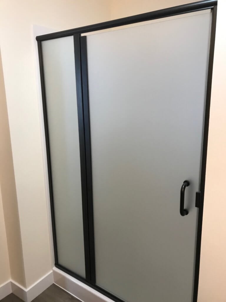 Pattern glass shower door