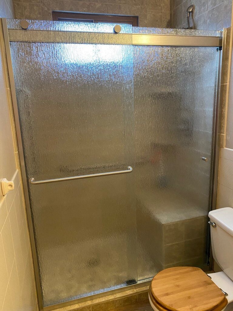 Pattern glass shower door
